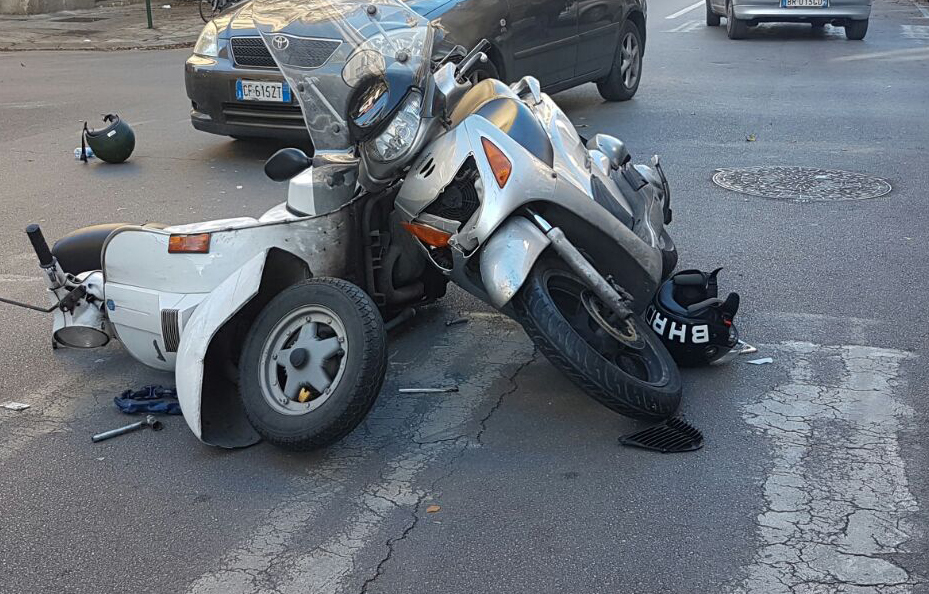 Gravissimo Incidente A Palermo, Scontro Tra Due Moto: Coinvolta Una ...