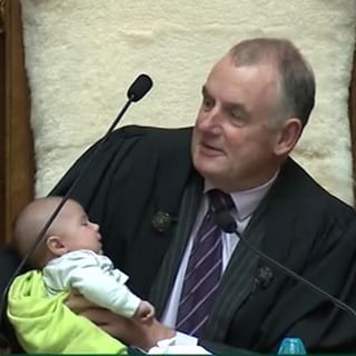 bebe in parlamento