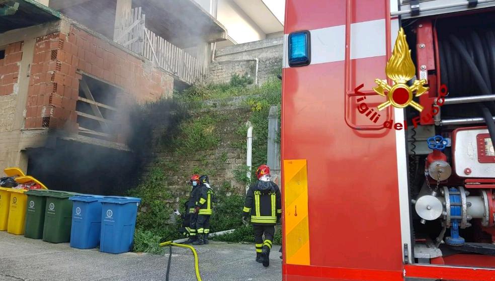 Via Adolfo Tommasi, incendio in camera da letto: le fiamme generate da un  corto circuito dello scaldino elettrico