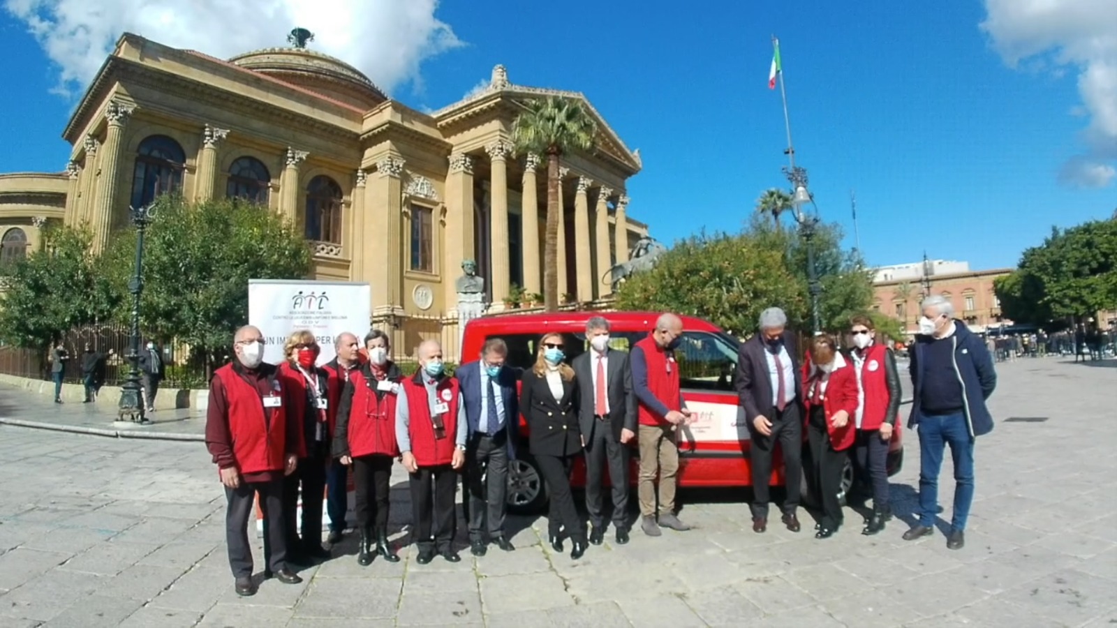 Unicredit Dona All'Ail Bus Navetta Per Accompagnare I Malati Oncologici ...