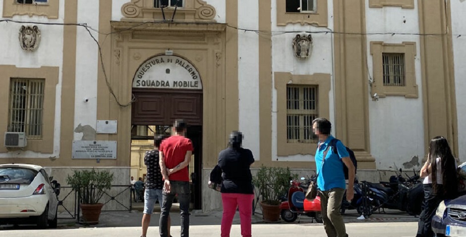 Accusati Di Avere Picchiato E Rapinato Due Automobilisti, Arrestati Tre ...