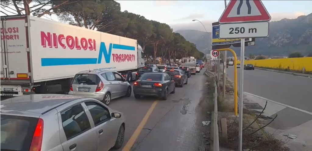 traffico Ponte Corleone, viale Regione Siciliana