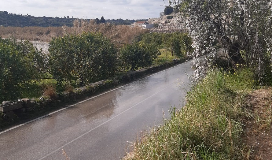 L'acqua del canale Galermi finisce in strada