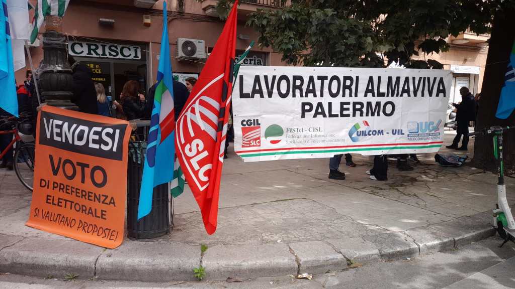 Protesta Almaviva Prefettura Palermo