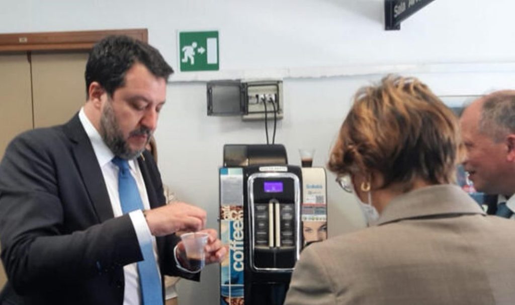 Matteo Salvini in pausa durante il processo Open Arms a Palermo