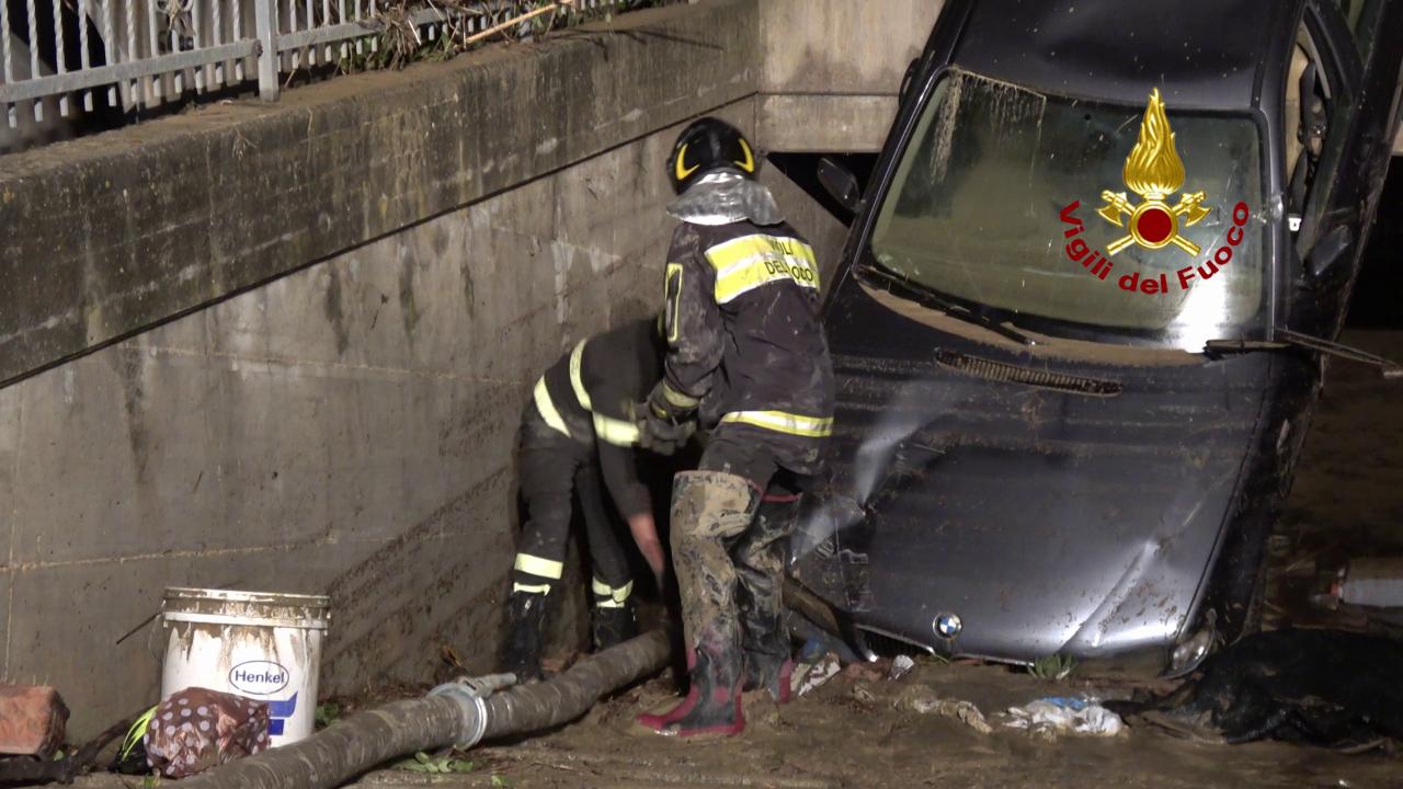 Alluvione Nelle Marche, 3 Morti Per Mettere In Salvo Le Auto Dai Garage