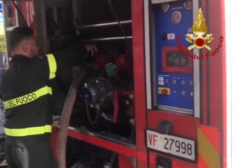 Incendio danneggia casa nel Palermitano, intervento dei vigili del fuoco