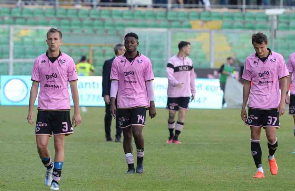 Palermo-Benevento, delusione. da sinistra a destra, Sala, Broh e Mateju. Foto: Pasquale Ponente