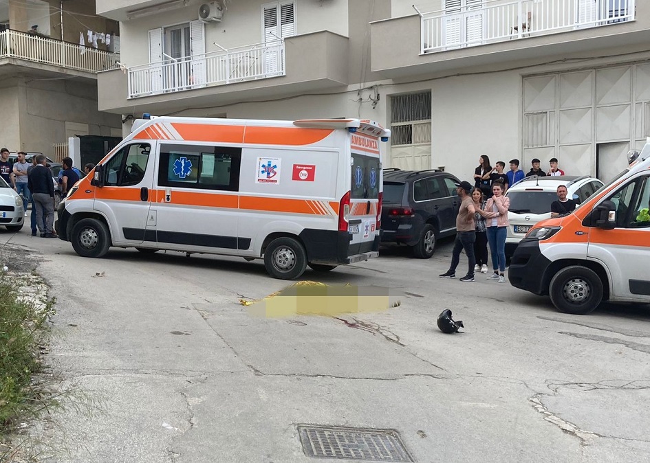 Dramma nell’Agrigentino per un incidente stradale, cade dal motorino un 13enne e muore sul colpo dopo aver sbattuto la testa
