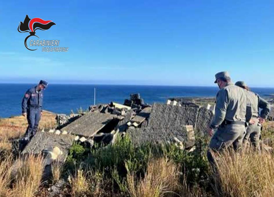 Operazione dei carabinieri della Forestale al parco nazionale di Pantelleria, scovate diversi discariche abusive