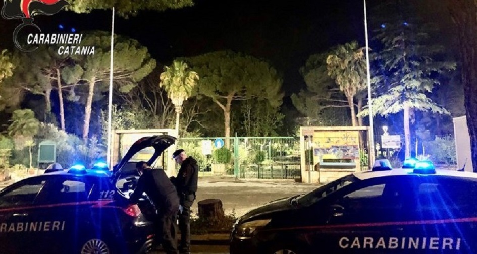I carabinieri nel Catanese sospendono per qualche giorno l’attività di una pizzeria, scoperte violazioni sul fronte del lavoro nero