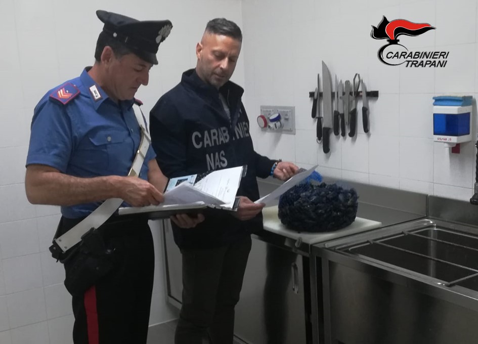 Tutti all’ospedale nel Trapanese dopo aver consumato la cena, chiuso dai carabinieri un ristorante per carenze igieniche