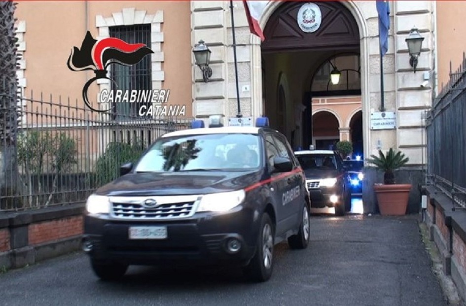 Evadono da casa a Catania dove stavano scontando i domiciliari, i carabinieri li ritrovano e il Gip decide di spedirli in carcere