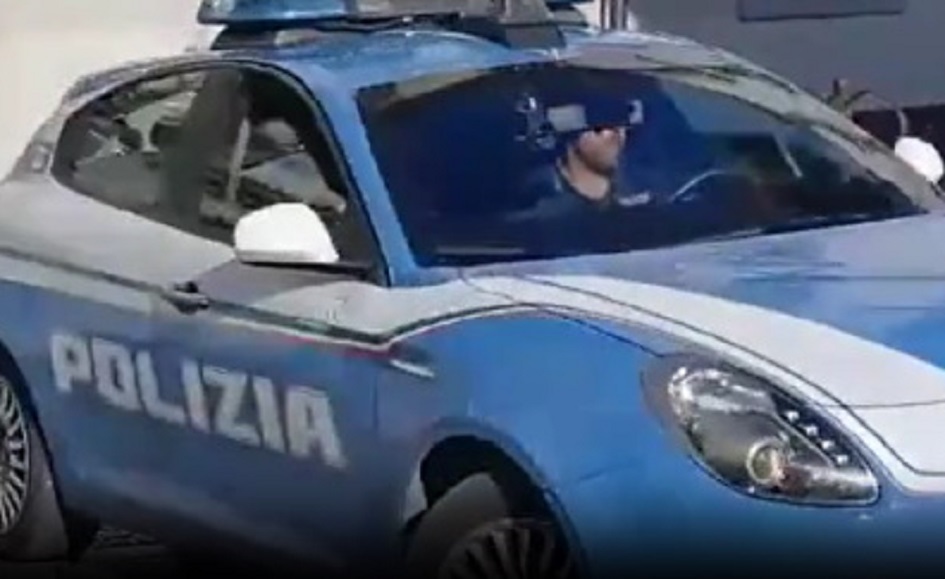 Un agente di polizia fuori servizio ha beccato in azione a Catania un topo d’auto, aveva già svaligiato l’abitacolo