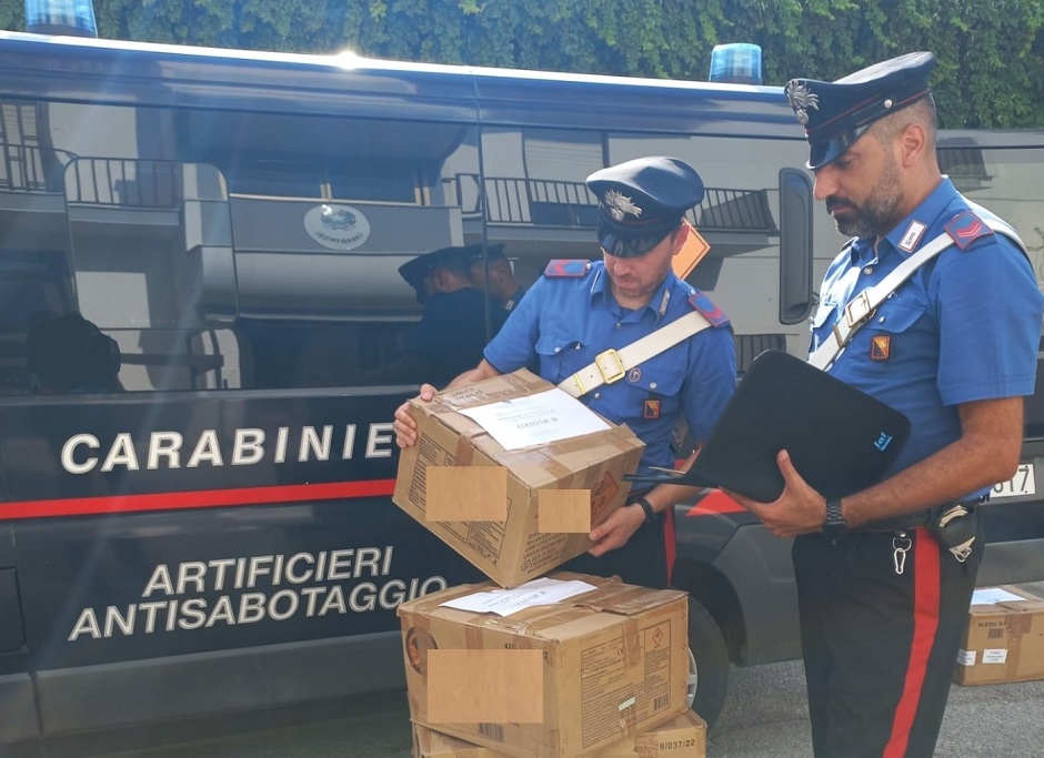 Un deposito abusivo con 80 chili di fuochi d’artificio scoperto a Palermo, arrestato 32enne che aveva la gestione del locale