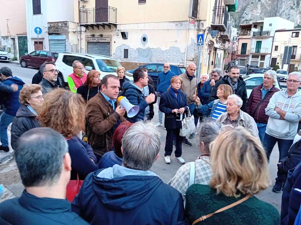 Residenti Vergine Maria protesta