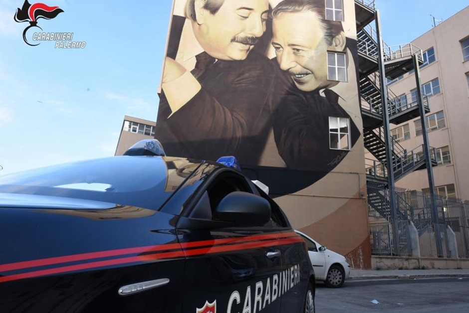 Due minorenni denunciati dai carabinieri, avevano appiccato l'incendio a due cassonetti nella zona di Passo di Rigano a Palermo