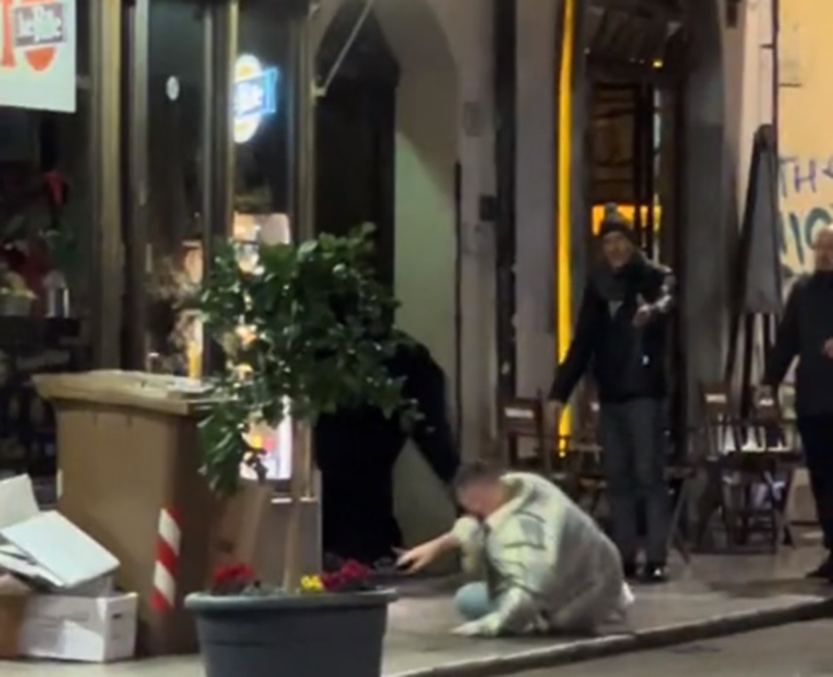 Video su tik tok riporta alcuni secondi di una violenta rissa che si sarebbe consumata la notte scorsa in via Maqueda a Palermo