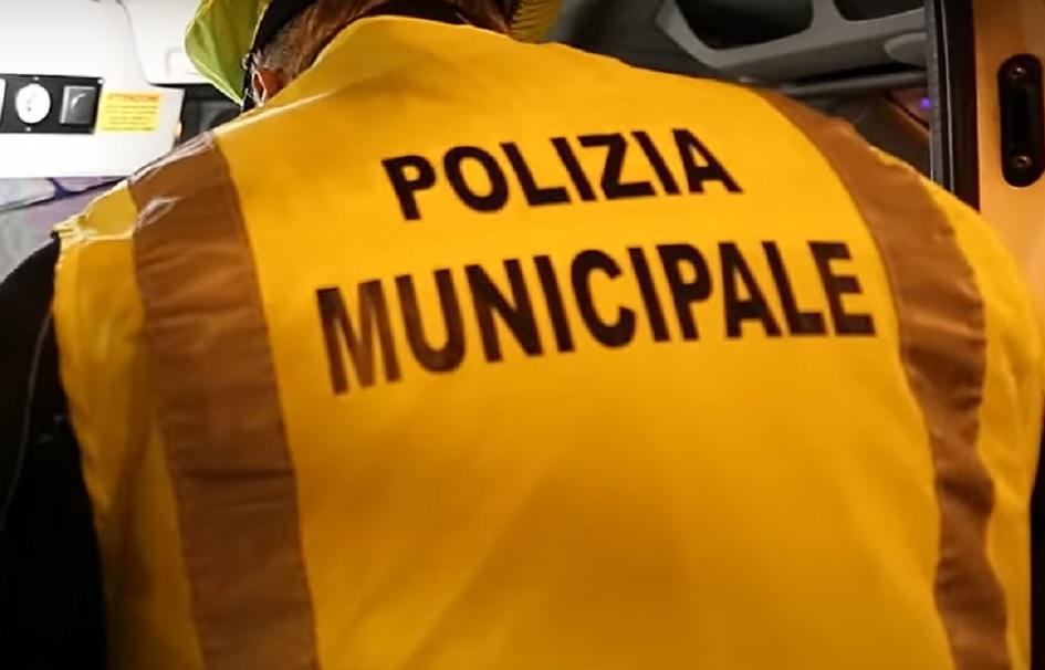 Incidente in via Libertà a Palermo questa notte, due auto si sono scontrate, i rispettivi conducenti sono rimasti feriti