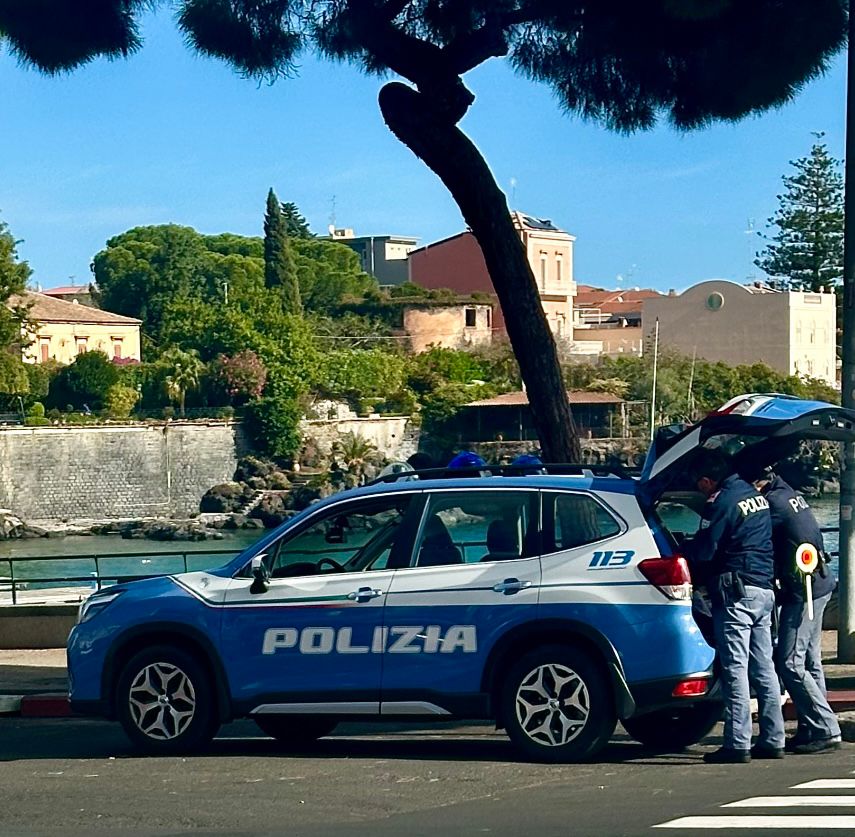 Raffica Di Multe Per I Parcheggiatori Abusivi Catanesi, Scatta Una ...