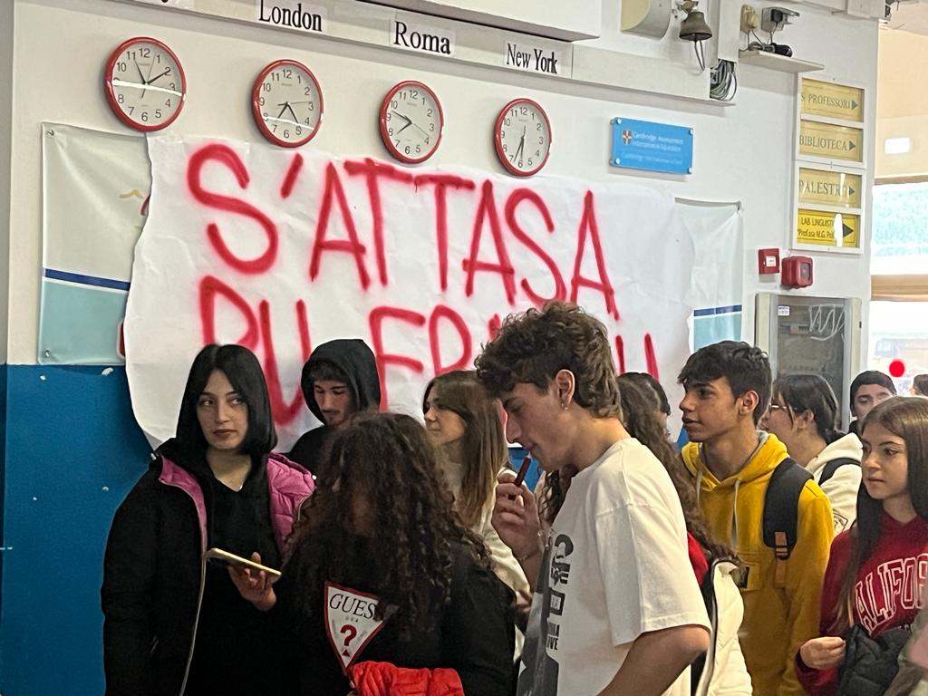 Occupato l’istituto superiore Marco Polo a Palermo, gli studenti protestano per il mancato funzionamento dei riscaldamenti nelle classi