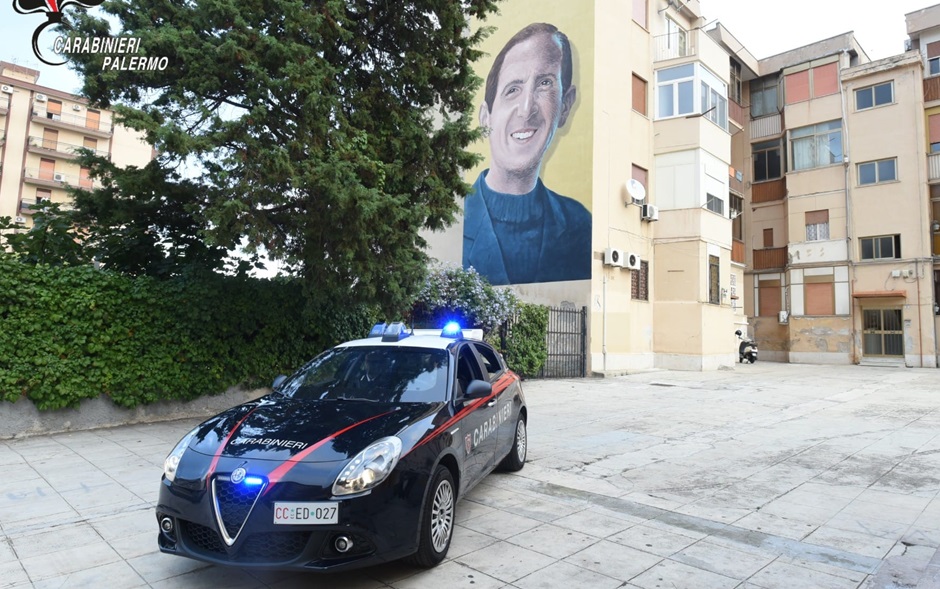 I carabinieri fermano a Palermo ladro seriale, prima denunciato per furto in un’auto e poi arrestato per furto in un ufficio comunale