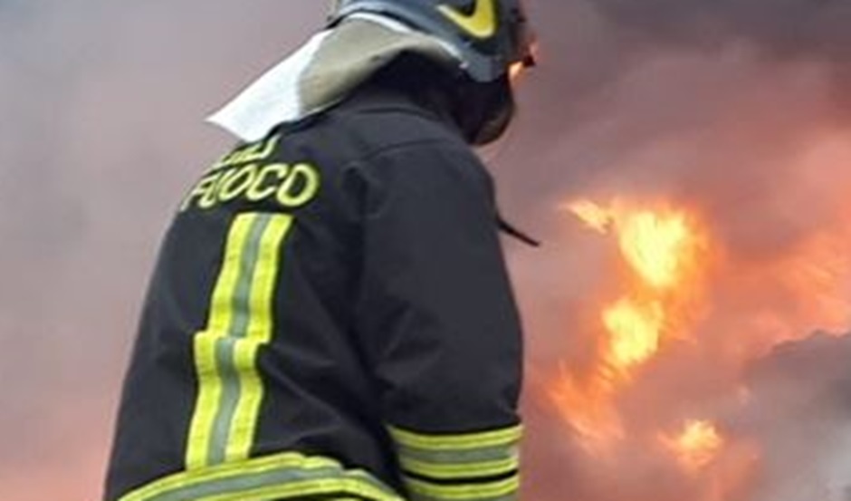 Anche la prima notte dell’anno trascorsa con una catena di incendi ai rifiuti a Palermo, si contano almeno una quindicina di roghi