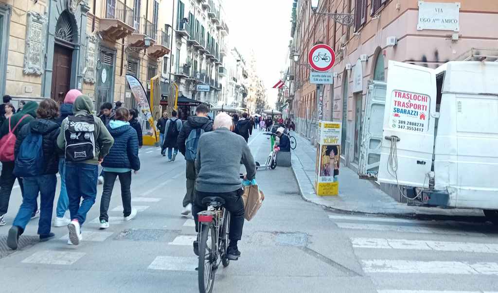 Ordinanza biciclette-monopattini, installata cartellonistica