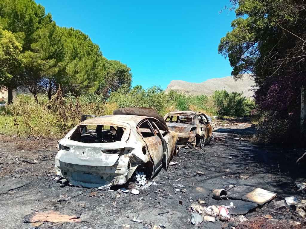 Auto rapina Giglio bruciate allo Zen