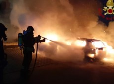 Auto in fiamme a Monreale e Trappeto, intervento dei vigili del fuoco e carabinieri
