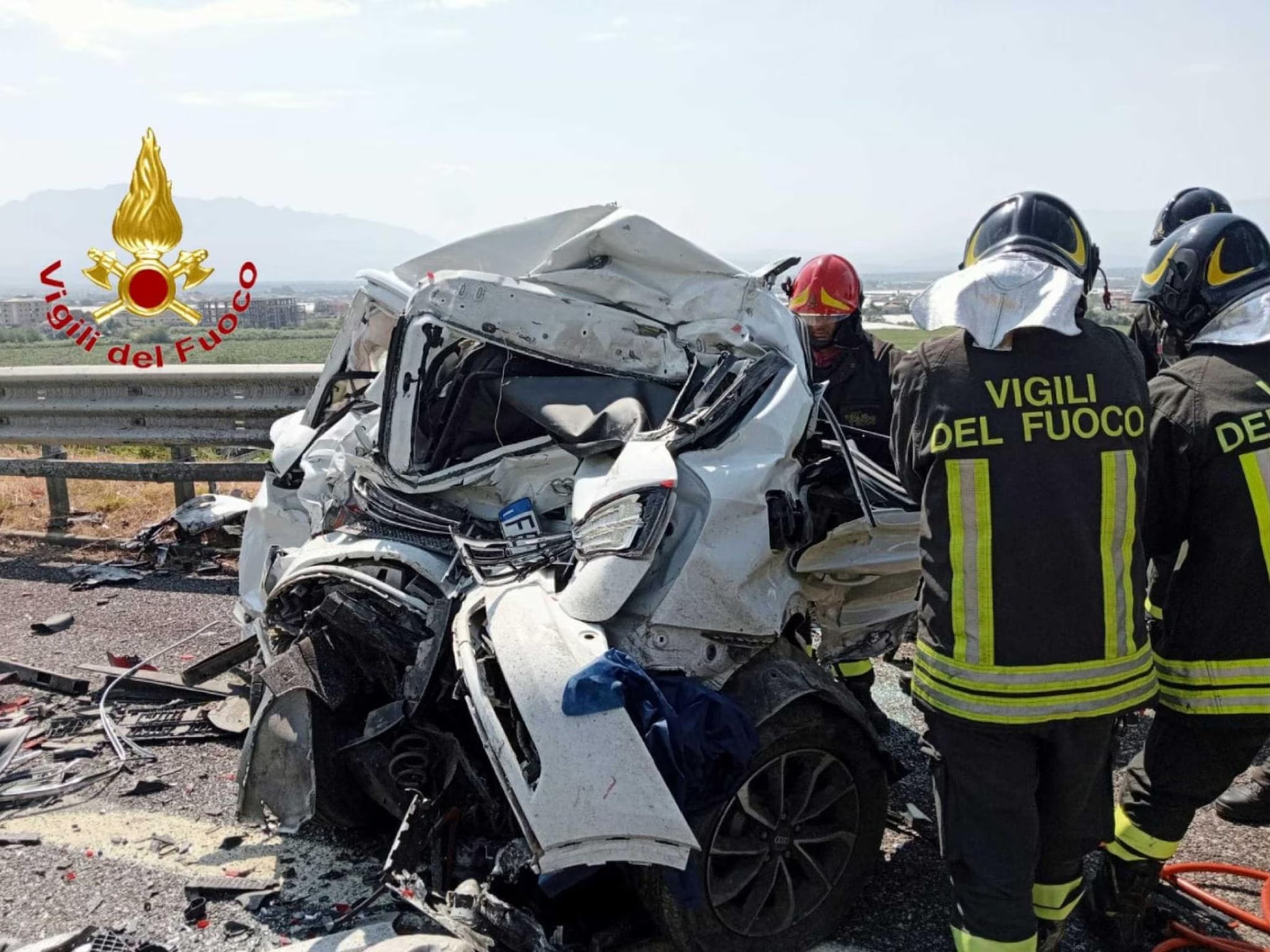 Tir Si Ribalta In Autostrada E Travolge Alcune Auto, 2 Morti E 5 Feriti