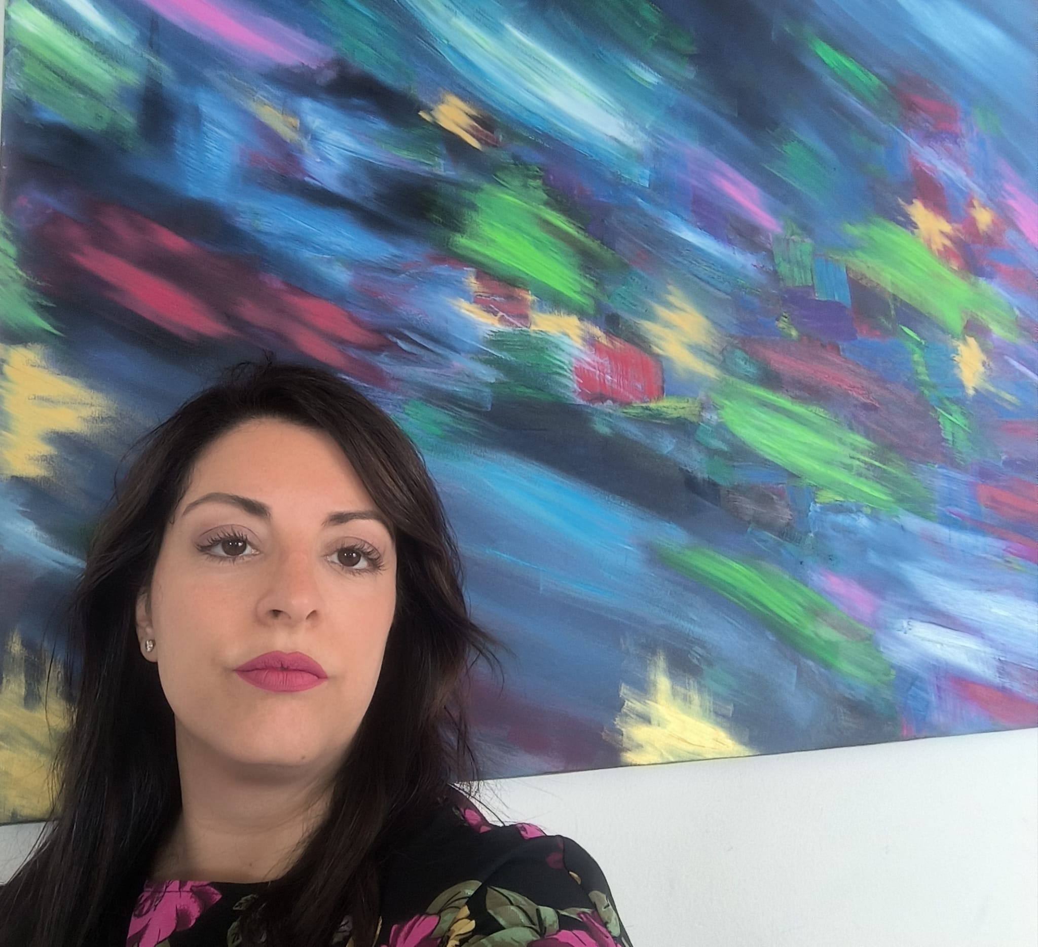 La “pittura dei drappeggi” di Claudia Oliveri approda all’Antica