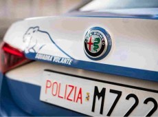 Travolto e ucciso dall’auto della donna che aveva rapinato