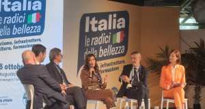 Daniele Santanchè a Brucoli per la festa di Fratelli d’Italia “Basta conti sul numero dei turisti, importa la qualità”