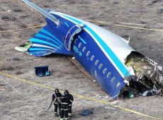 Incidente aereo in Kazakistan, Putin chiede scusa ma dà la colpa ad altri