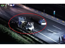 Camper in contromano in autostrada contro taxi, un morto e due feriti